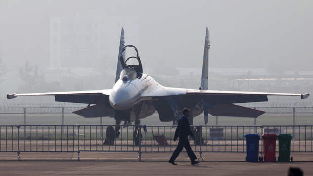 Российский истребитель Су-27 