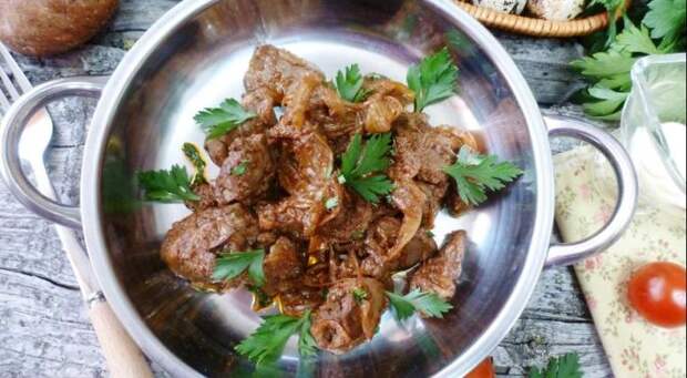 Куриная печень с яблоками. \ Фото: gastronom.ru. Куриная печень с яблоками. \ Фото: gastronom.ru.