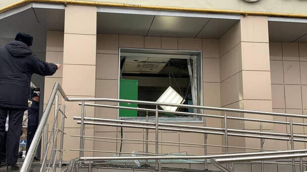 Мужчина взорвал банкомат Сбербанка в Омске