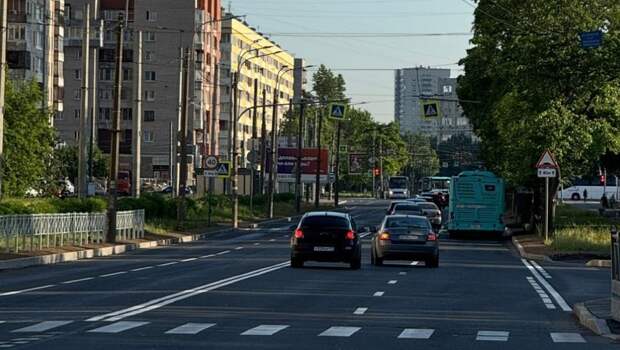 На улице Зины Портновой в Петербурге отремонтировали километр дороги