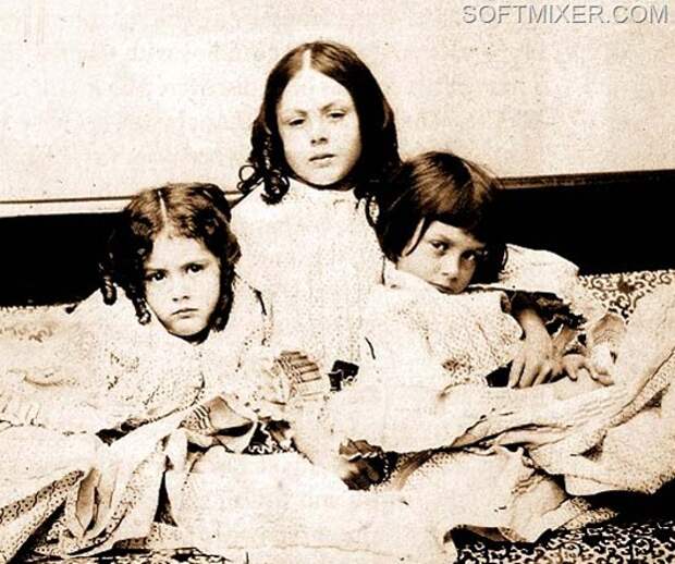 Alice_Liddell_with_sisters