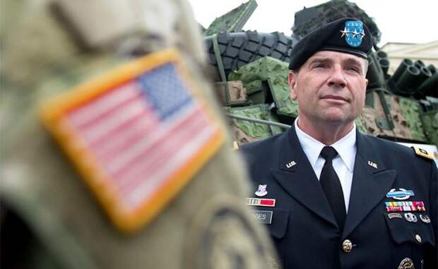На фото: американский генерал отставке Бен Ходжес