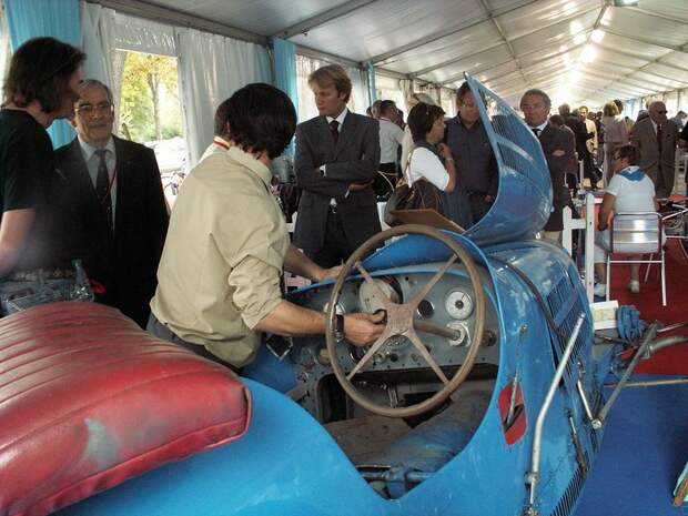 Флюиды от Bugatti (19 фото)