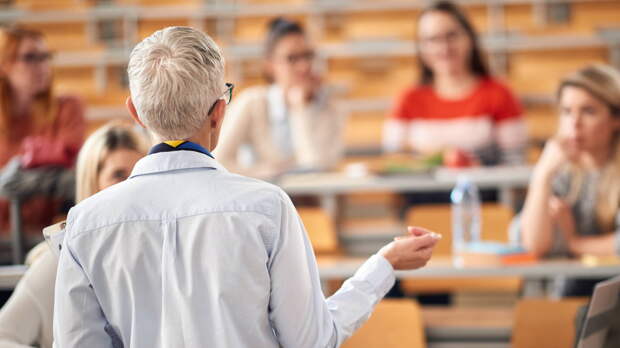 Обозначены сроки возвращения российских вузов к очному обучению