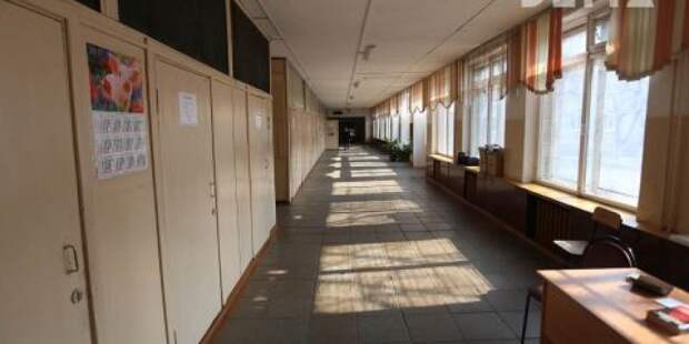 Дети в опасности: в приморской школе рушится потолок, а водопровод замерз