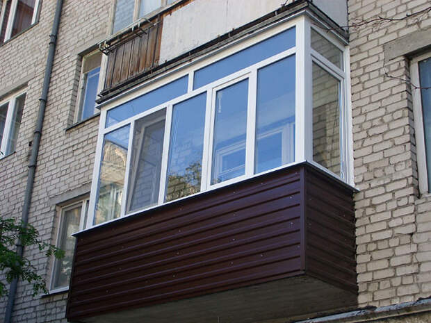 В России с марта начнут штрафовать за несогласованное остекление балкона