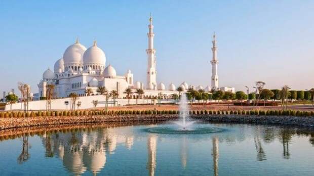 Мечеть шейха Зайда называют витриной богатств Эмиратов. / Фото: www.insidertravel.tips Мечеть шейха Зайда называют витриной богатств Эмиратов Фото wwwinsidertraveltips