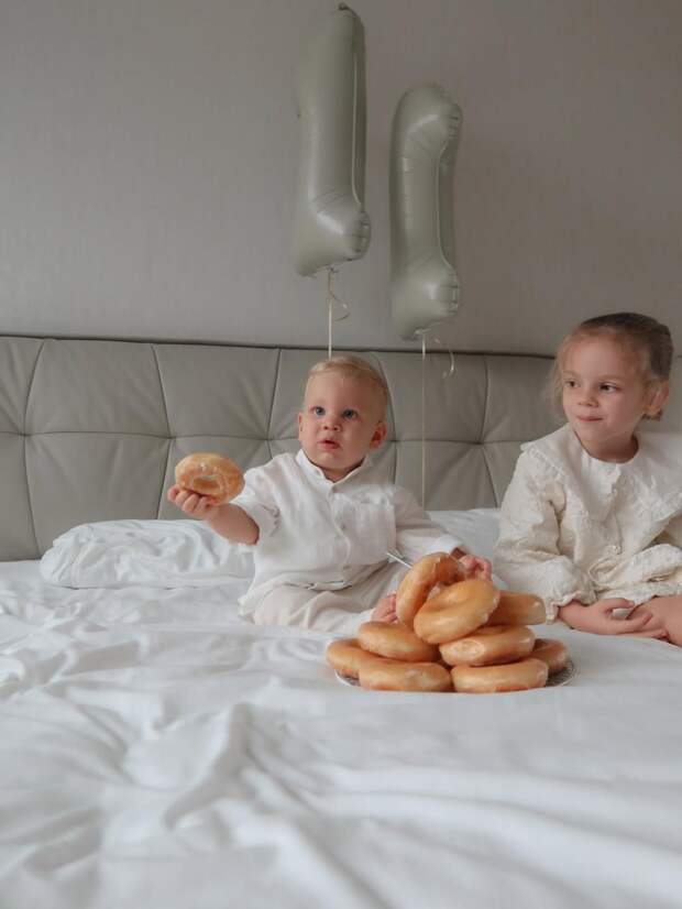 Певицу Валерию восхитила новая фотосессия её внуков: «Люблю»