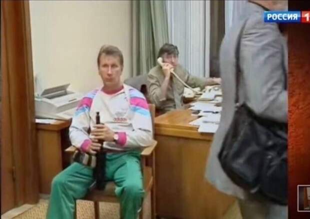 Золотов защищает Белый дом. 1991 год Золотов защищает Белый дом. 1991 год