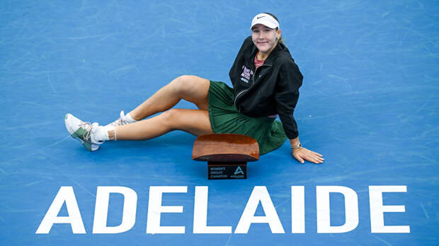 «Не понимаю, зачем вы здесь»: Андреева отдала всего 15 геймов и пошутила над своей командой после триумфа в Аделаиде