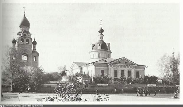 Стадион и храмы в Рогожской слободе. 1980 год / Фото: pastvu.com