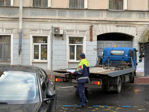 В Петербурге эвакуация авто и хранение на штрафстоянке подорожает с 1 января