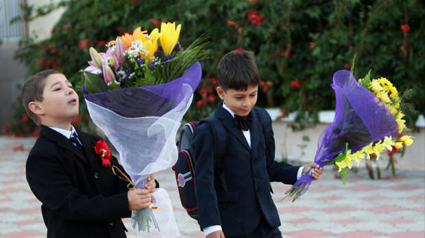 Гладиолусы и розы: во сколько обойдется букет цветов к 1 сентября