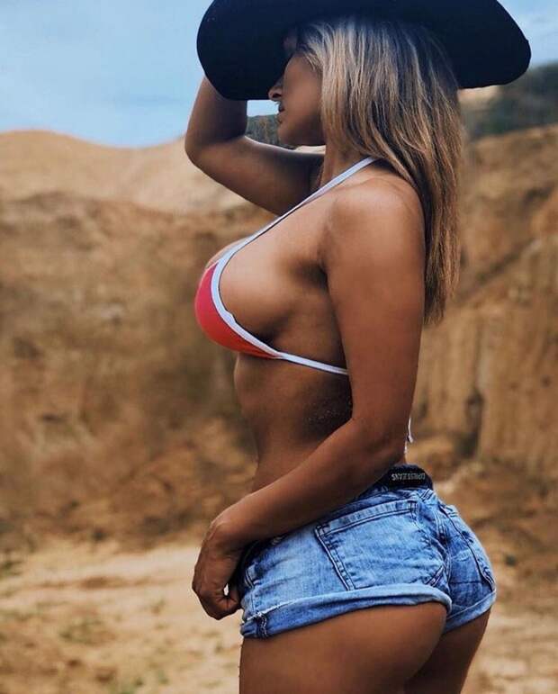 Красивые девушки и их боковые засветы