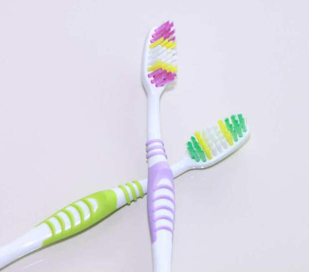Цветные щетинки зубных щеток. | Фото: Design Newest Online New.