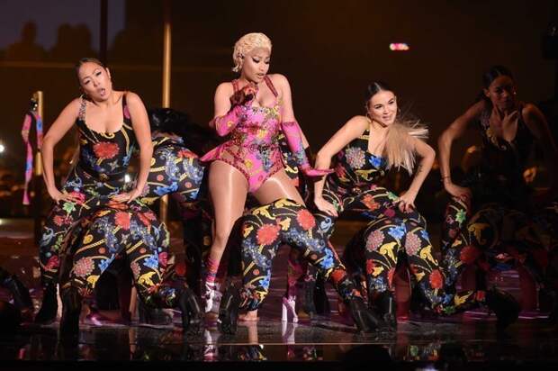 Премия MTV оказалась на редкость пошлой и аляповатой Премия MTV оказалась на редкость пошлой и аляповатой