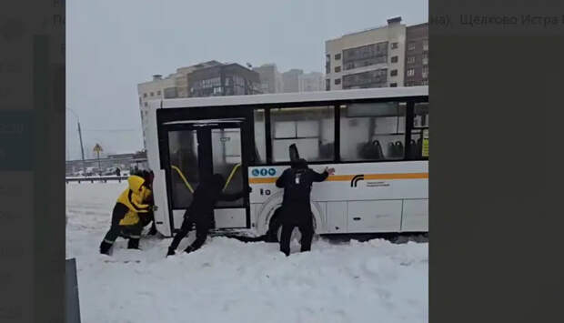 Синоптик Леус: снегопад в Москве поставил рекорд по сугробам