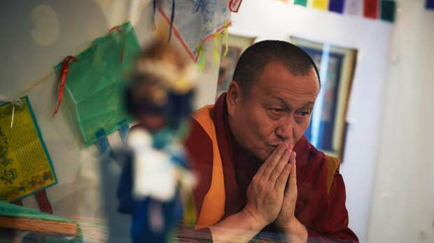 Лама благословил тренеров синхронисток перед Олимпиадой 