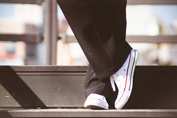 Olga choi fashion blogger myblondegal South Korea smart casual elegant Oasap beige khaki military coat Converse low sneakers Ann Taylor pants Kooding sweater H&M plaid check scarf-07121