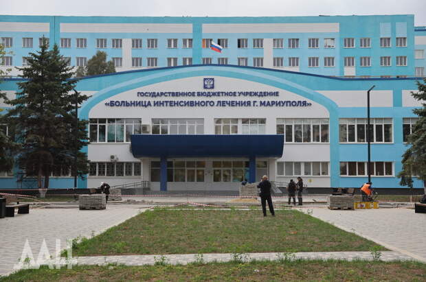 Работа в крупнейшей больнице Мариуполя привлекает медиков со всей страны. Почему
