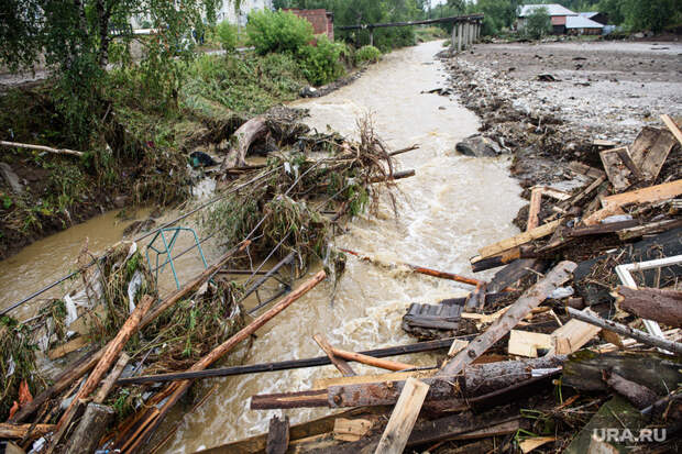 «Ни воды, ни света»: на Урале люди из-за потопа отрезаны от мира