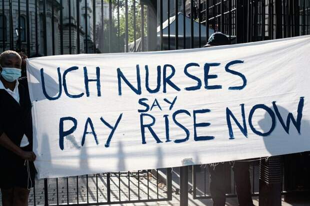 Правительство РФ предложило установить оклад для медиков на уровне 50% от общей зарплаты