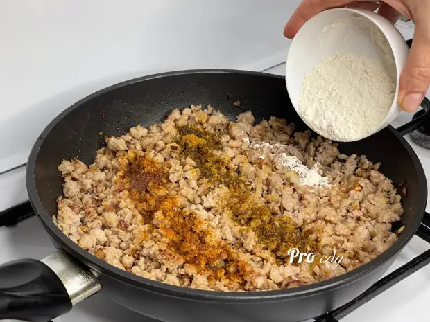 Люблю простые, понятные рецепты, из доступных продуктов. Часто их готовлю на обед либо ужин. Один из таких рецептов давно полюбился моей семье. Сегодня приготовлю блюдо немецкой кухни —шнельклопс.-5