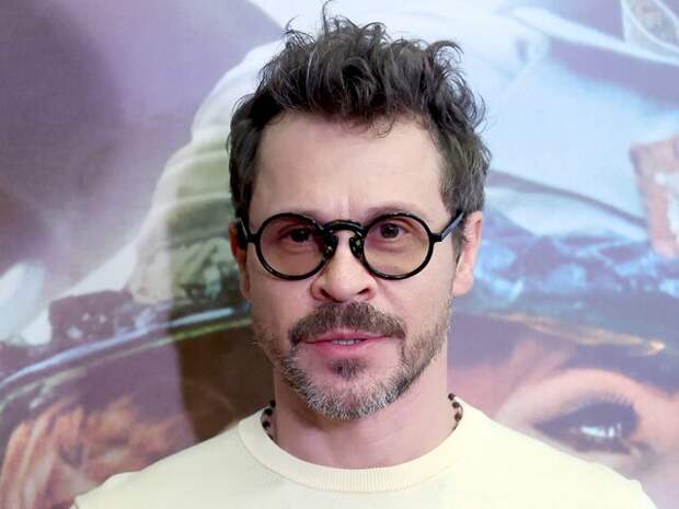 Деревянко призвал актеров относиться к себе с иронией во избежание "звездной болезни"