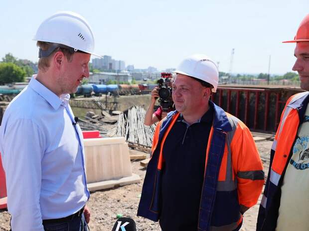Виктор Томенко проверил работы по реконструкции моста на Новом рынке
