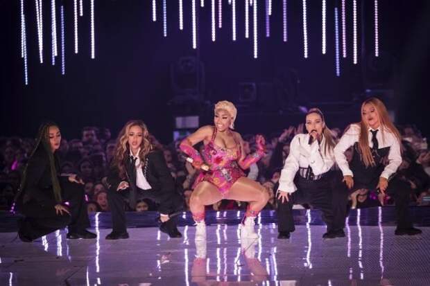 Премия MTV оказалась на редкость пошлой и аляповатой Премия MTV оказалась на редкость пошлой и аляповатой