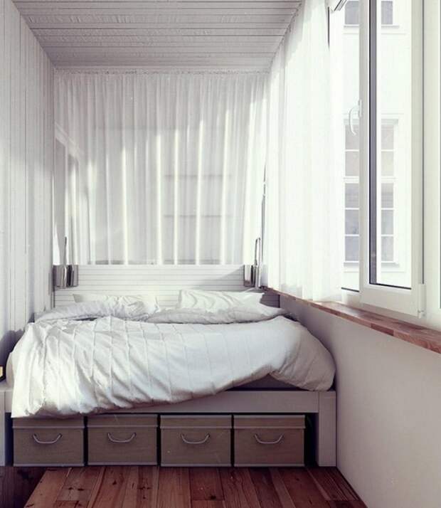Уютная спальня, оборудованная на балконе. / Фото: dekoriko.ru