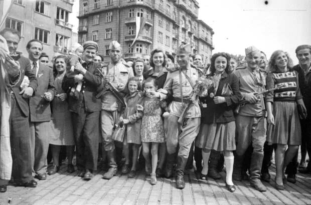 Освобожденная Европа глазами советских фотографов