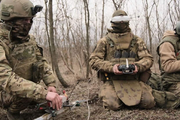 Операторы FPV-дронов группировки войск «Центр» уничтожили бронетехнику и опорный пункт ВСУ на Авдеевском направлении