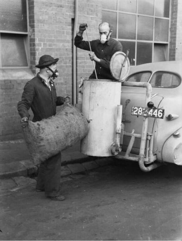 Когда машины ездили на дровах: 18 фото удивительных дровомобилей