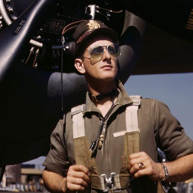 Лейтенант Майк Хантер, летчик ВВС США, 1942 год.