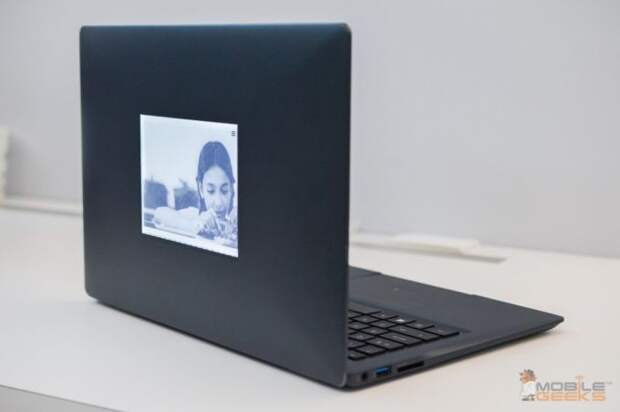 intel e ink laptop prototype Новый ноутбук от Intel получит дополнительный экран E Ink