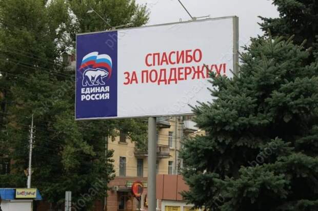 Экономика движется к двузначному падению. Путина призвали срочно менять команду