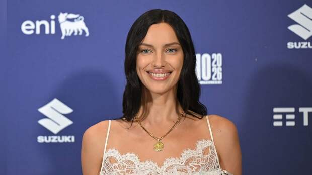 Ирина Шейк вышла в свет с бриллиантом на зубах