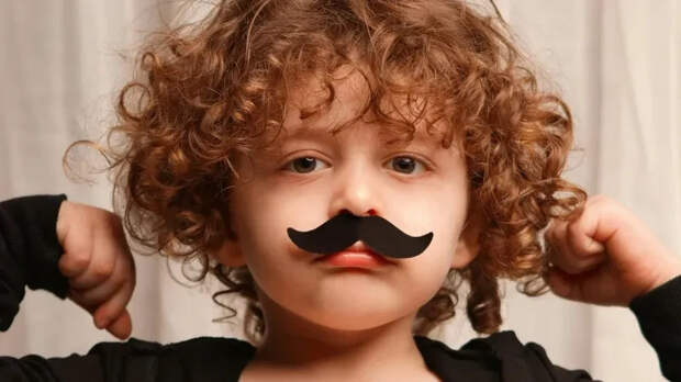 Школьники обходят проверку возраста в Roblox с помощью нарисованных усов и бороды