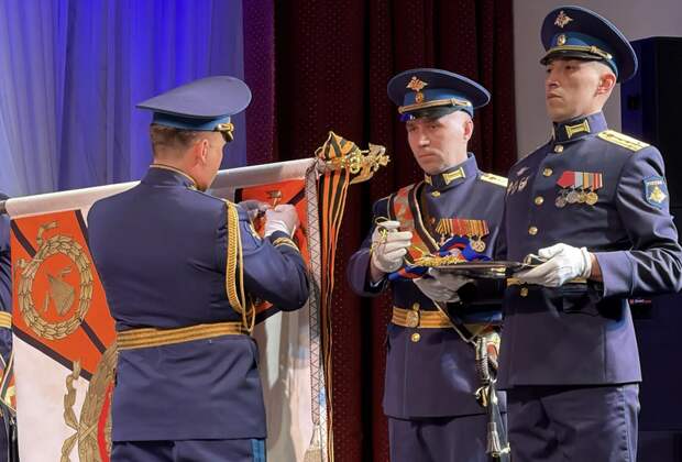 1065-му гвардейскому артиллерийскому Костромскому полку вручен Орден Кутузова