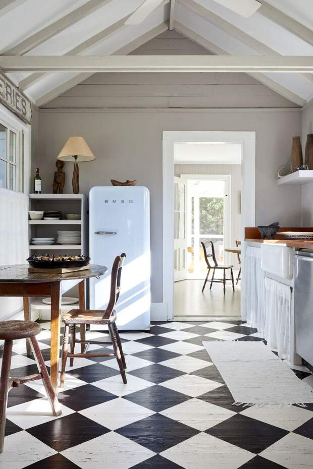 Как обновить дачу за пару дней: покрасьте пол — и не узнаете интерьер