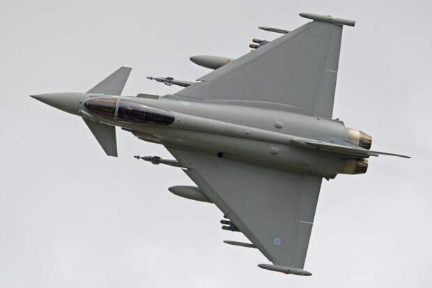 Истребитель британских ВВС Typhoon вылетел с авиабазы на Кипре в сторону Ливана