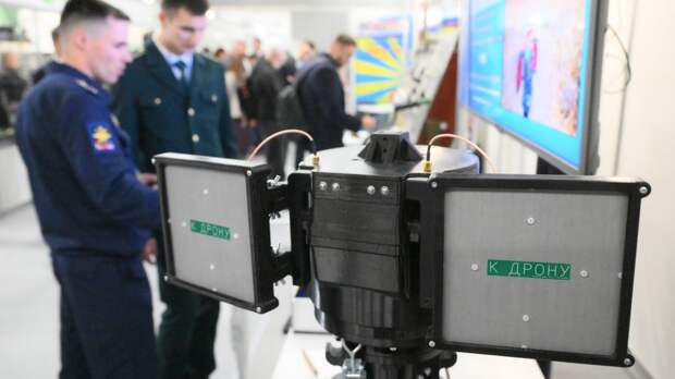 Робот «Городовой» и умный охотник на дроны: оружейные новинки и экзоскелеты для бойцов СВО