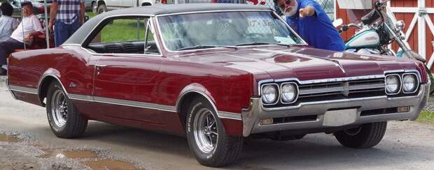 1967 Oldsmobile Cutlass - кому не нравится шеви, можно было купить олдс мобиль катлас, построеной на одной платформе Chevelle что в общем то и видно