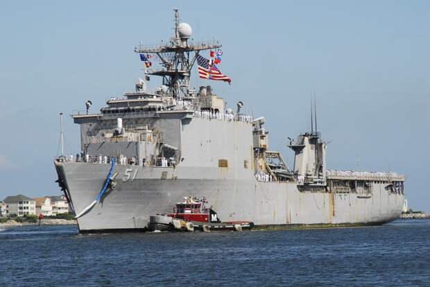 Десантный корабль ВМС США вошел в Черное море. Источник изображения: 
