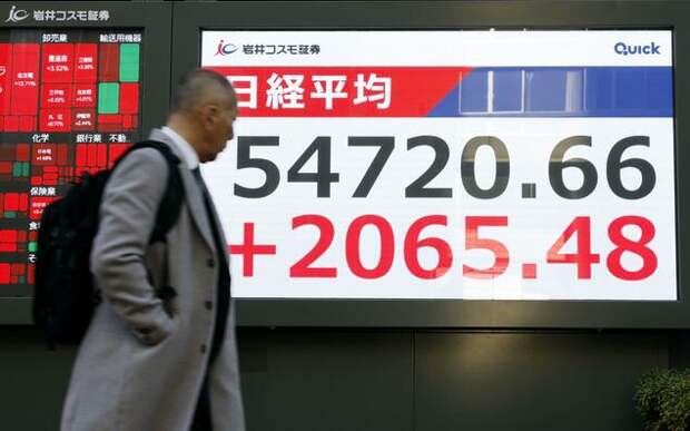 Индекс Nikkei завершает торги на рекордно высоком уровне, что отражает надежды на экономическую поли