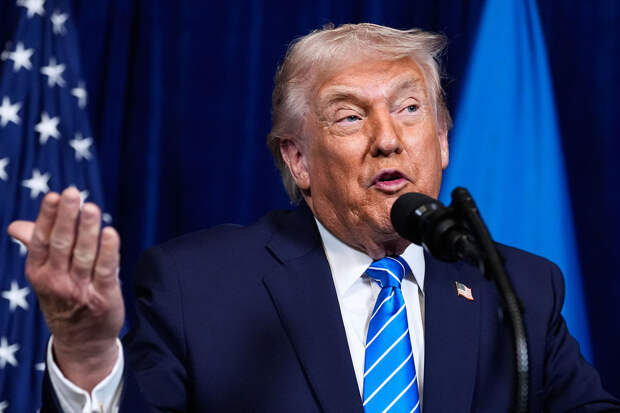 Кровоподтеки на левой руке Трампа вновь вызвали вопросы о его здоровье