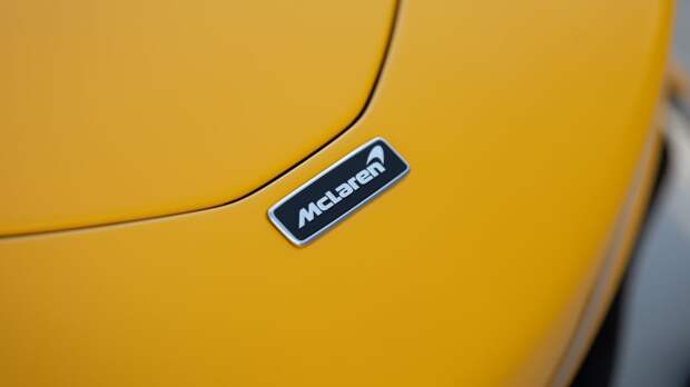 Желтый McLaren Speedtail с небольшим пробегом
