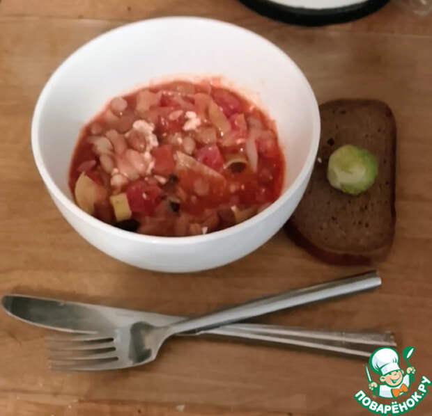 Фасоль с томатами, орегано и фетой