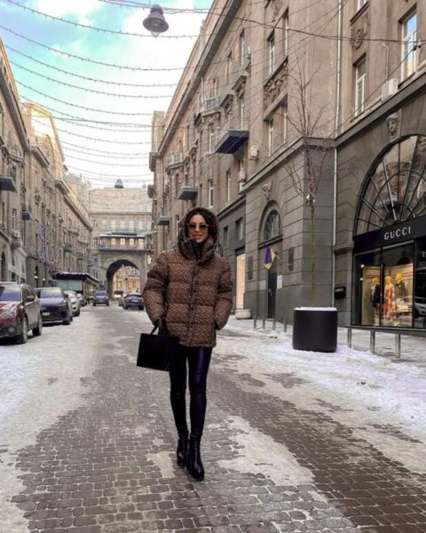 Ани Лорак посетила Киев и устроила фотосессию в кожаных штанах